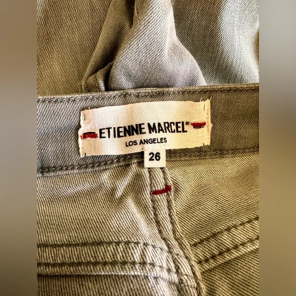 Etienne Marcel Women’s Distressed Gray Crop Jeans - Picture 8 of 10